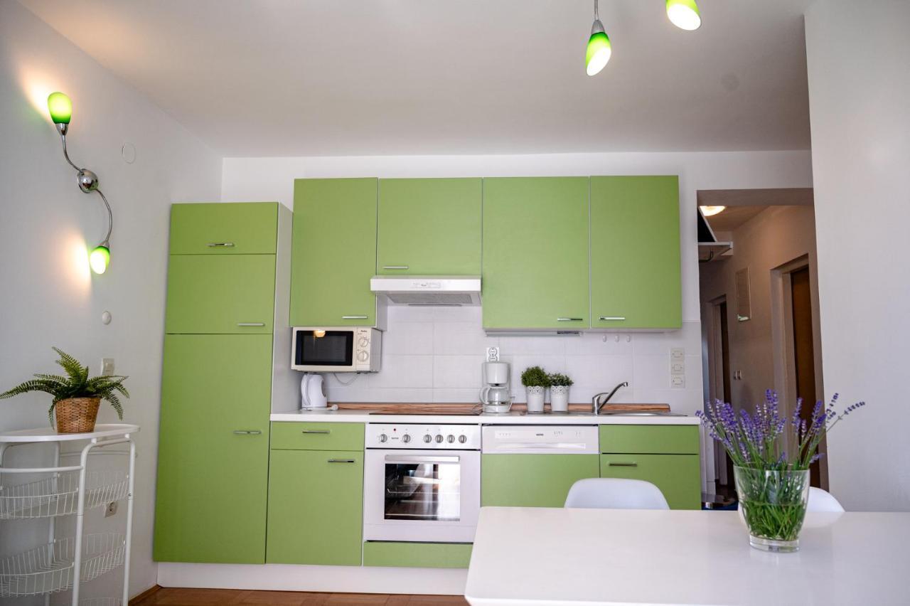 קרלובג Beachfront Apartments Carlo מראה חיצוני תמונה