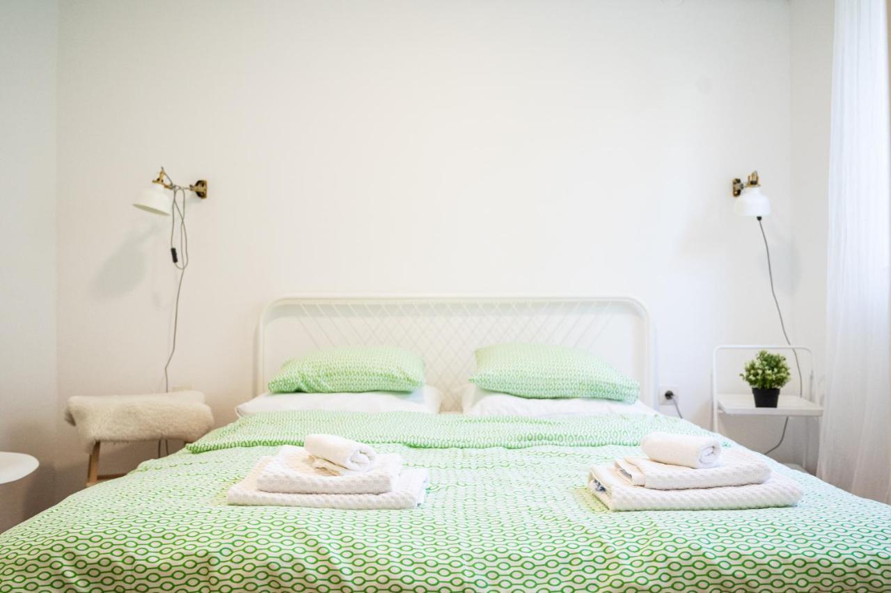 קרלובג Beachfront Apartments Carlo מראה חיצוני תמונה