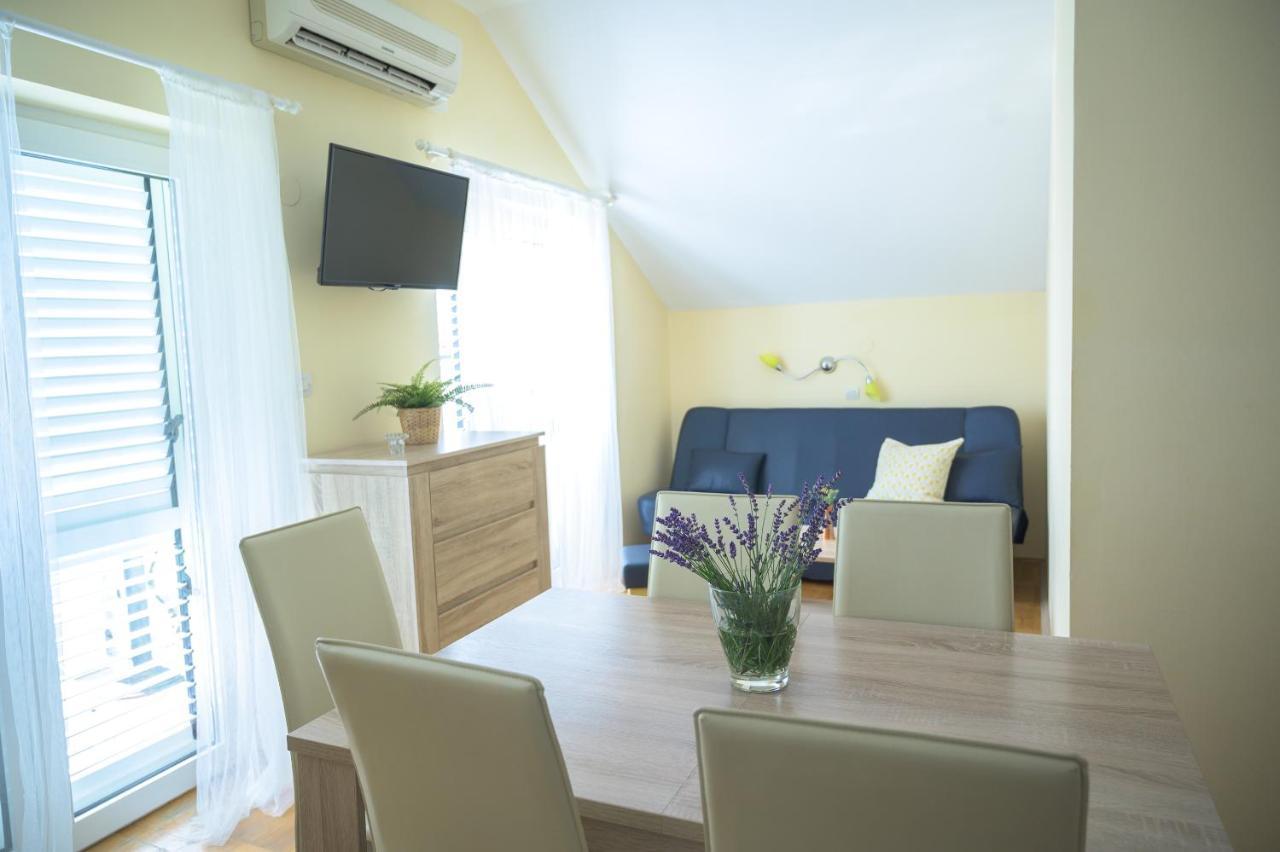 קרלובג Beachfront Apartments Carlo מראה חיצוני תמונה