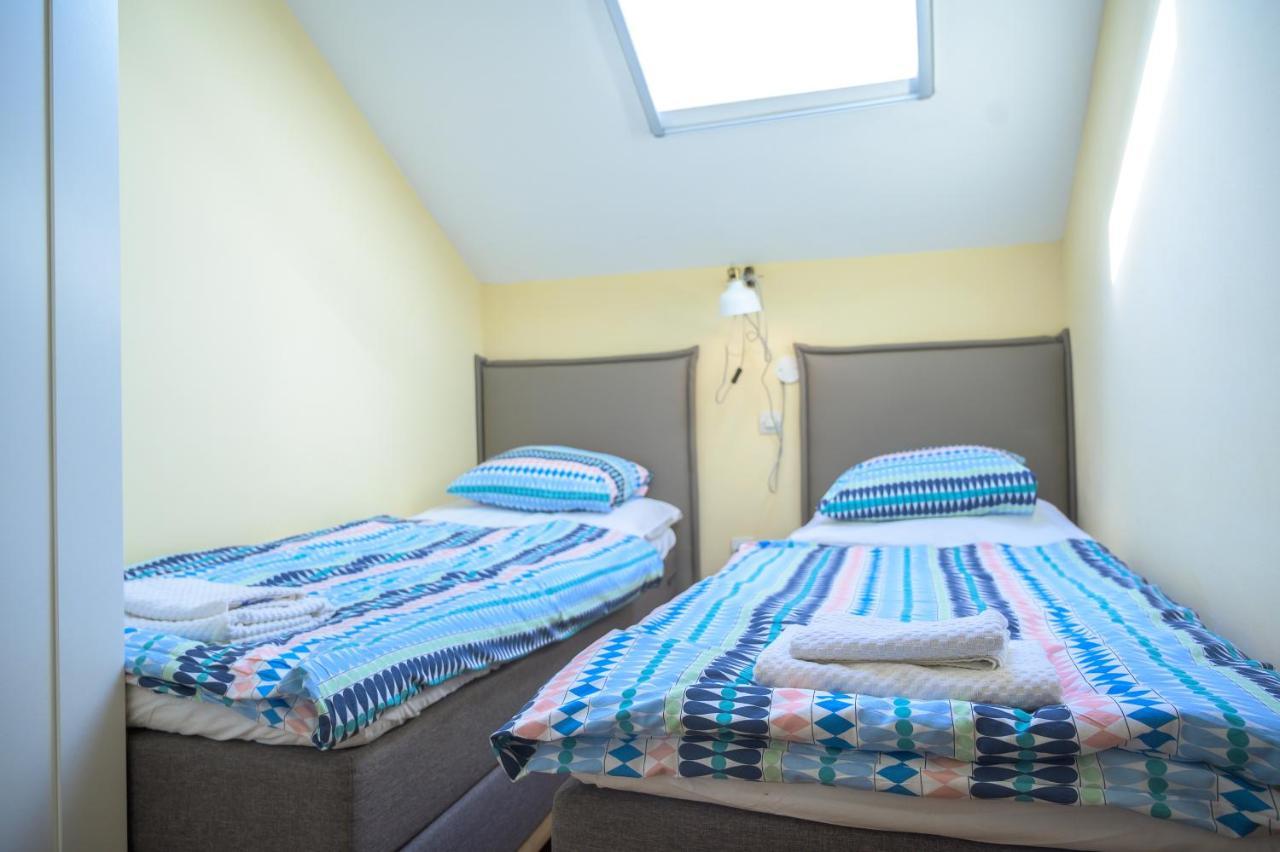 קרלובג Beachfront Apartments Carlo מראה חיצוני תמונה