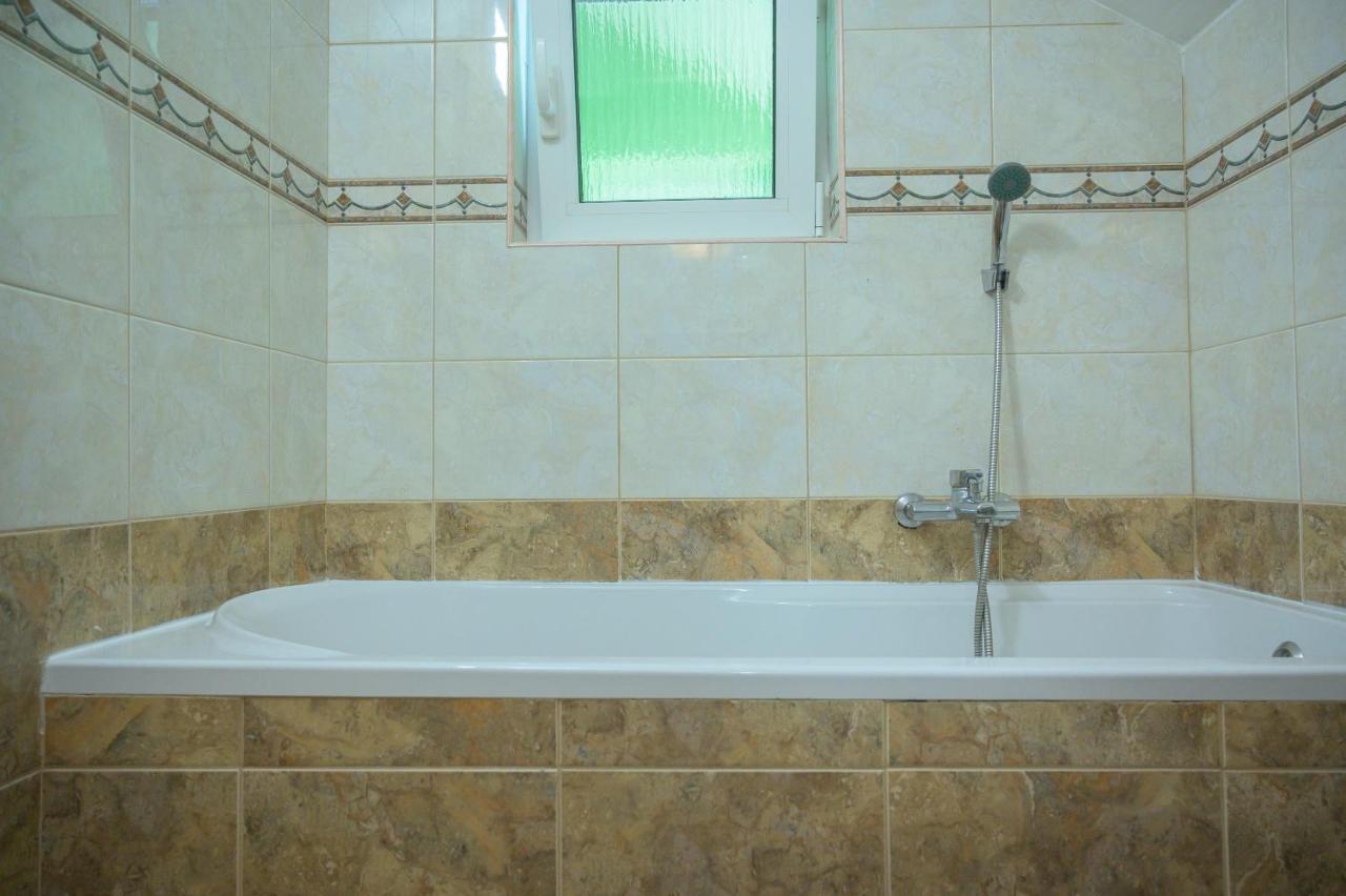 קרלובג Beachfront Apartments Carlo מראה חיצוני תמונה